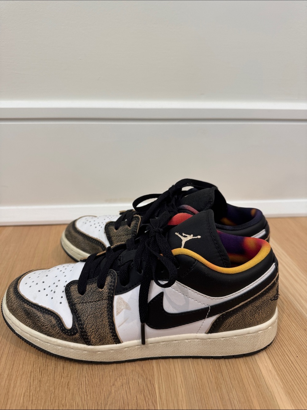 Jordan Kids Low-Top Sneakers in Black / White / Gold Accent